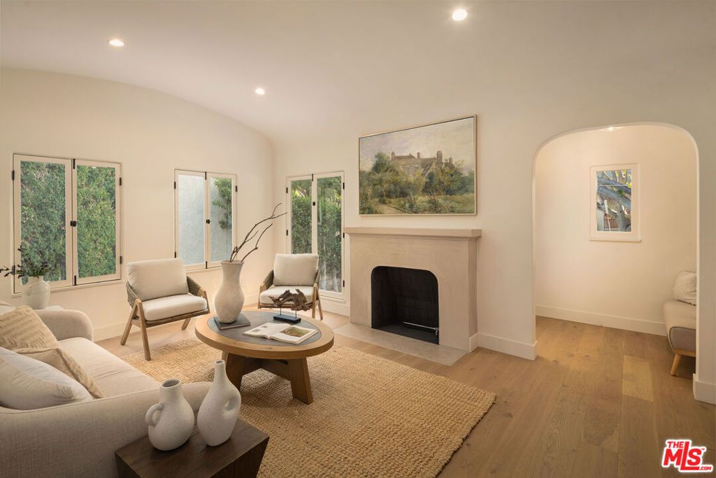 Photo of 8817 Ashcroft Avenue, West Hollywood, CA 90048 (MLS # 26634243)