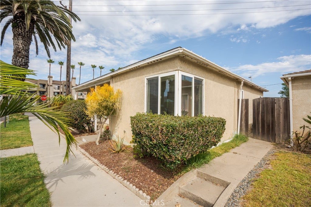 320 2nd Street, Huntington Beach CA 92648 - Photo 10