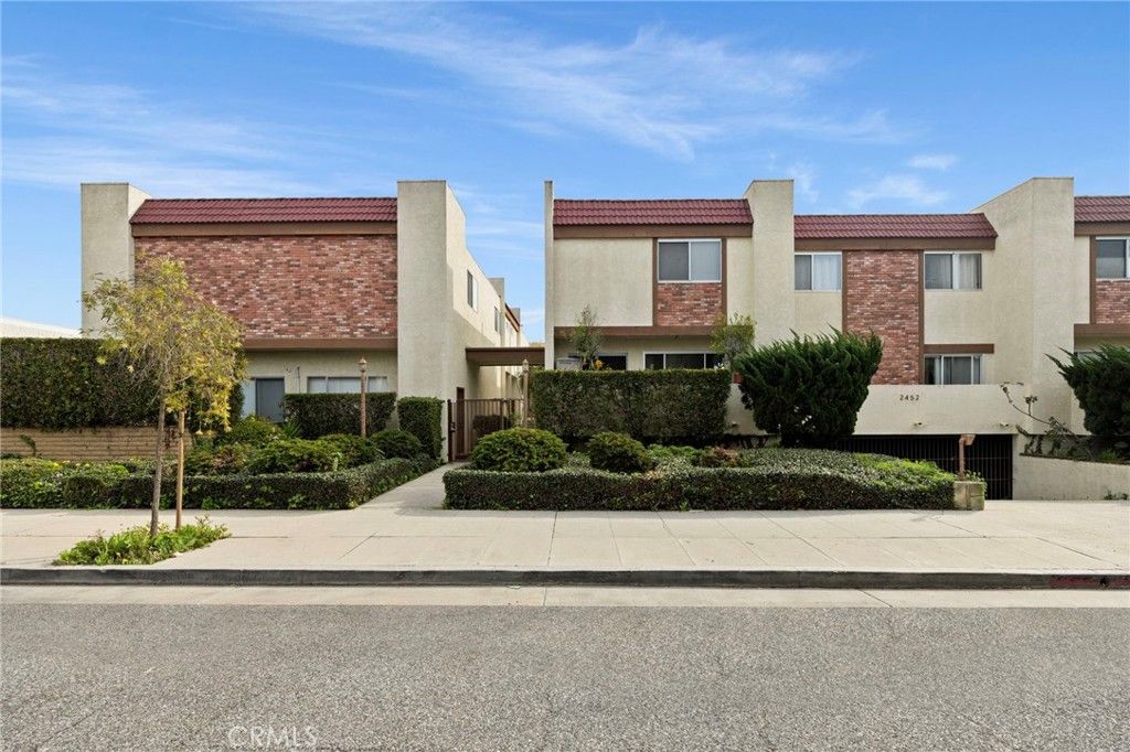 Photo of 2452 Chelsea Place #M, Santa Monica, CA 90404 (MLS # PW26014967)