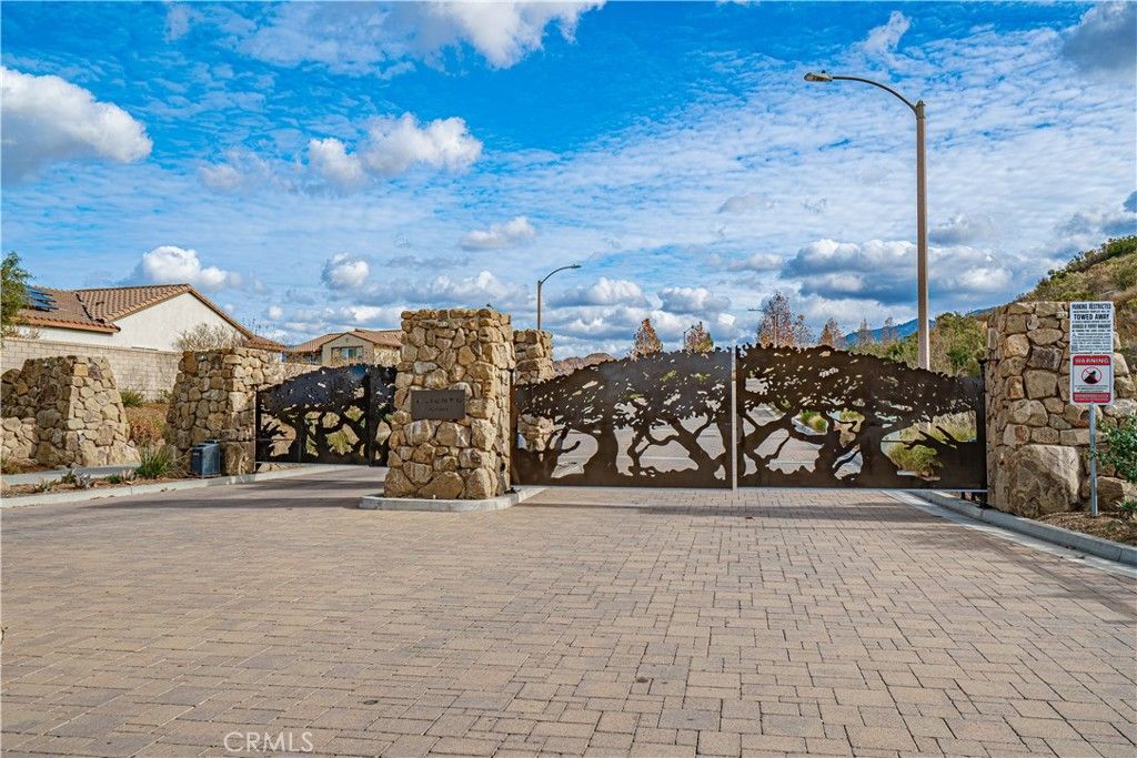 listing image 130728016717918842605