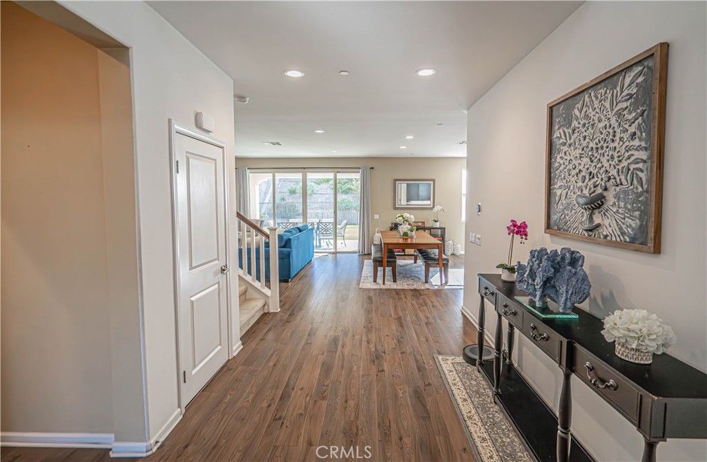 listing image 130721793315206009429