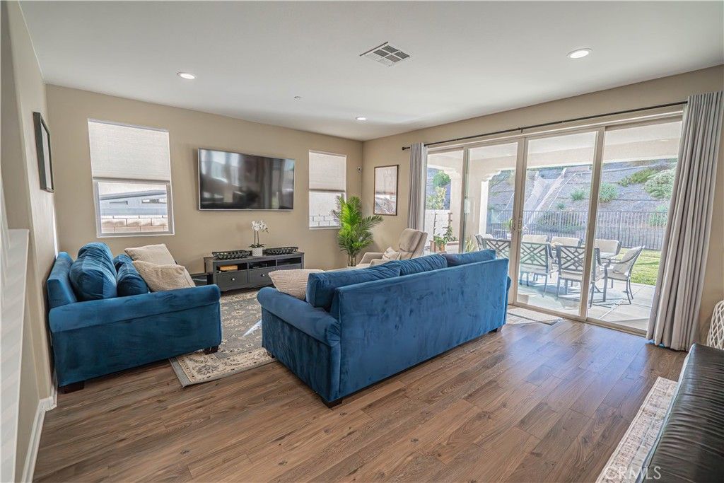 listing image 130723595880785634102