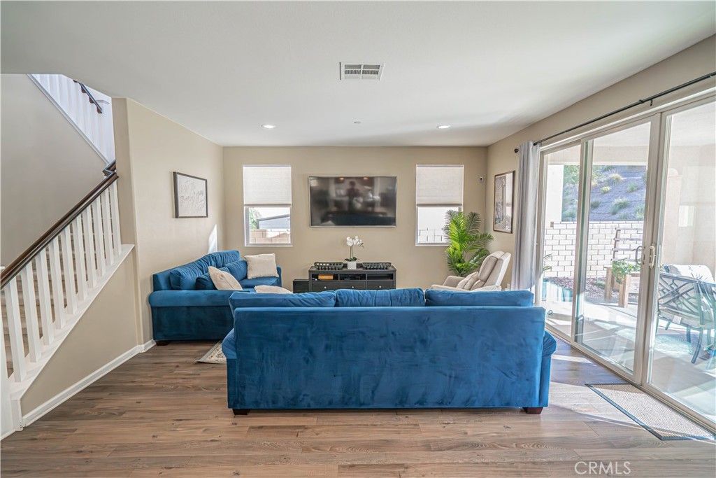 listing image 130725139864067315183