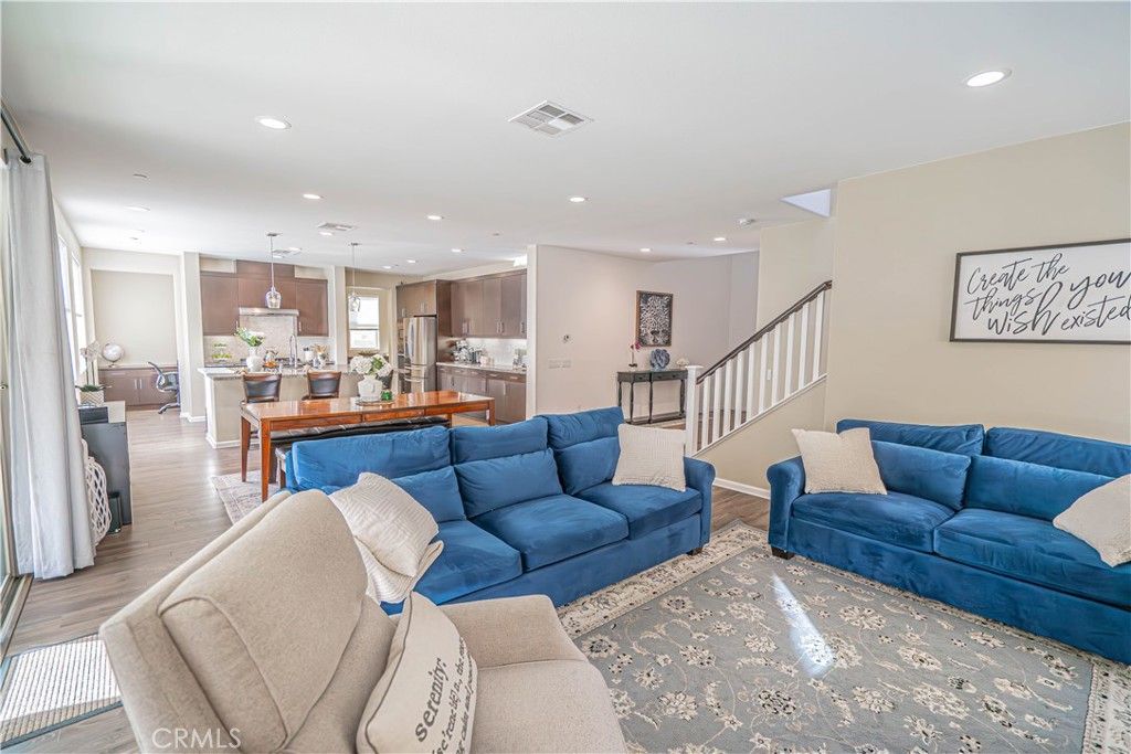 listing image 130721460116579058493