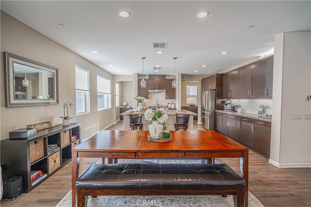 listing image 130729058656742147946