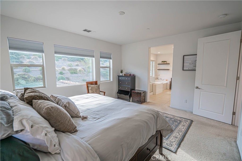listing image 130724548239775267190