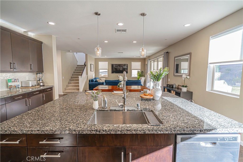 listing image 130721696875033609931