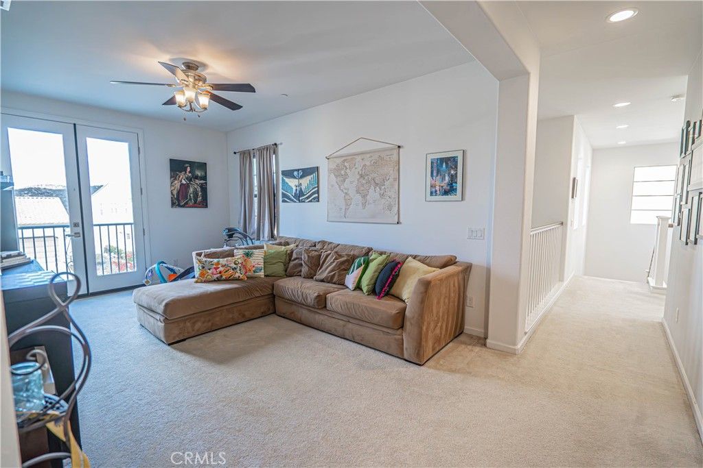 listing image 130726420998781027102