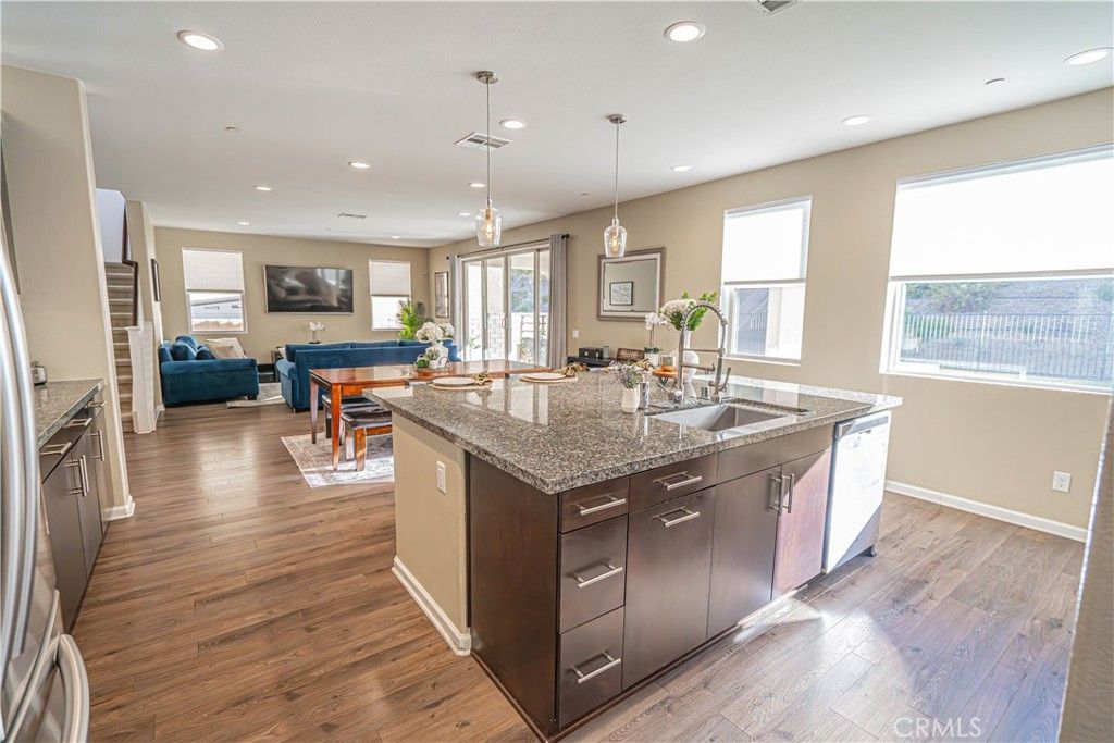 listing image 130729837051284278395