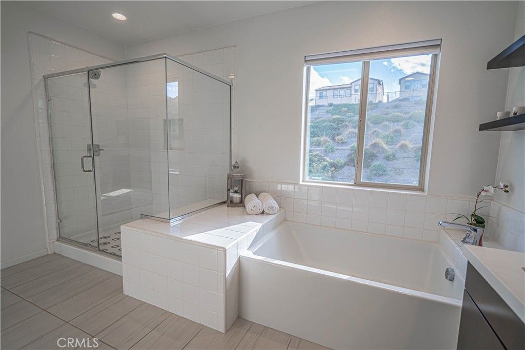 listing image 130722314549959042650