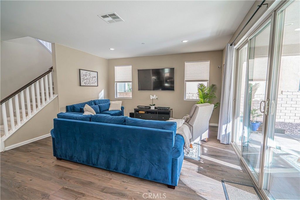 listing image 130725338262283173615