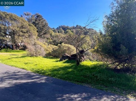 Photo of Sobrante Ave, El Sobrante, CA 94803 (MLS # 41123160)