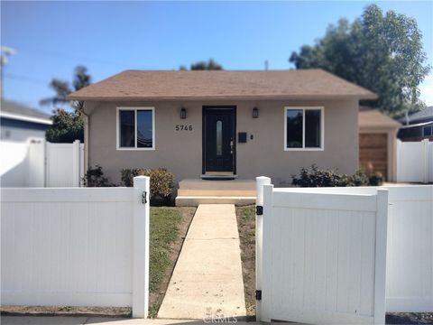 Photo of 5746 Zelzah Ave Ave, Encino, CA 91316 (MLS # SR26048043)