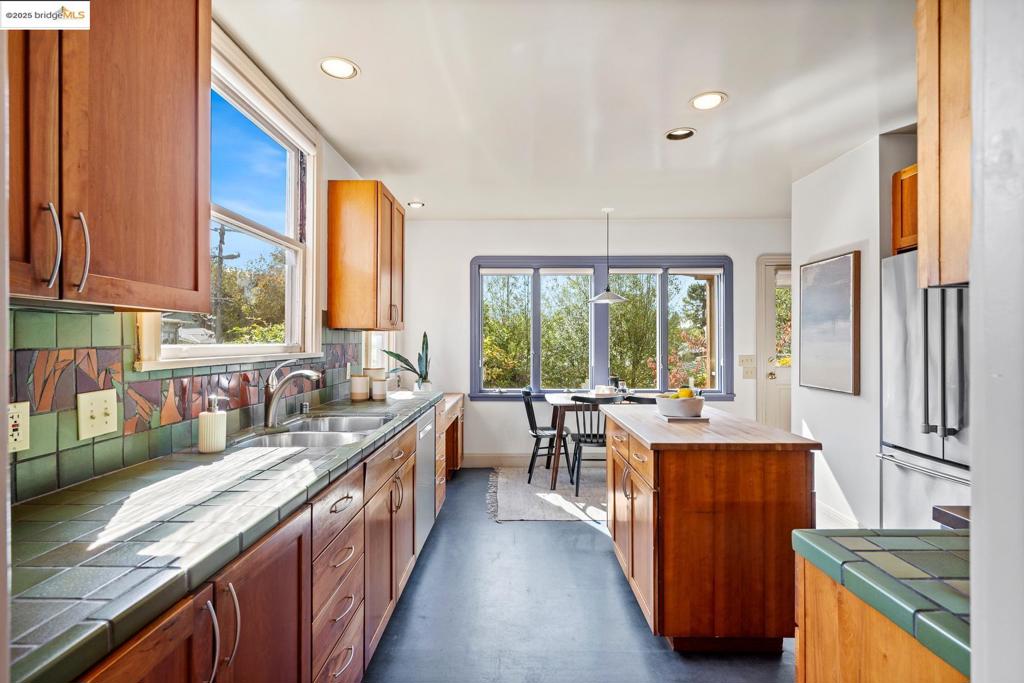 MONTEREY MARKET - Residential