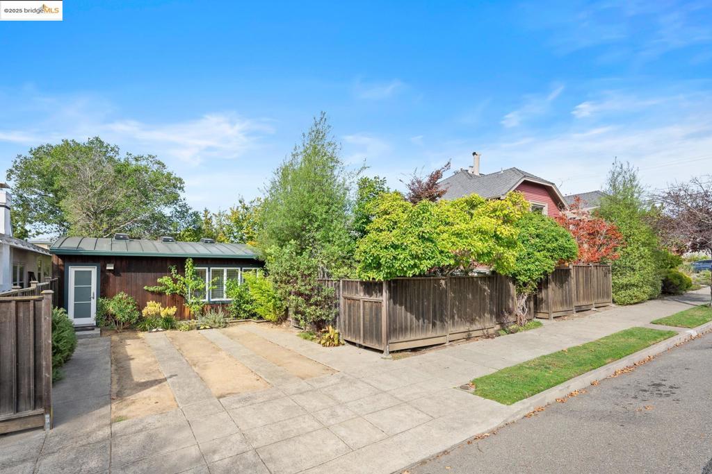 MONTEREY MARKET - Residential