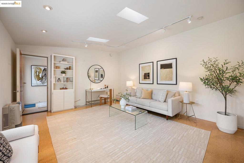 MONTEREY MARKET - Residential