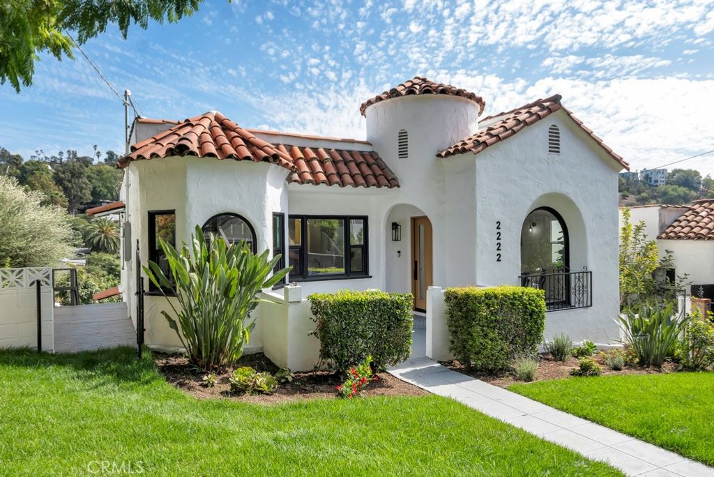 Photo of 2222 Valentine St, Los Angeles, CA 90026 (MLS # SR25229971)