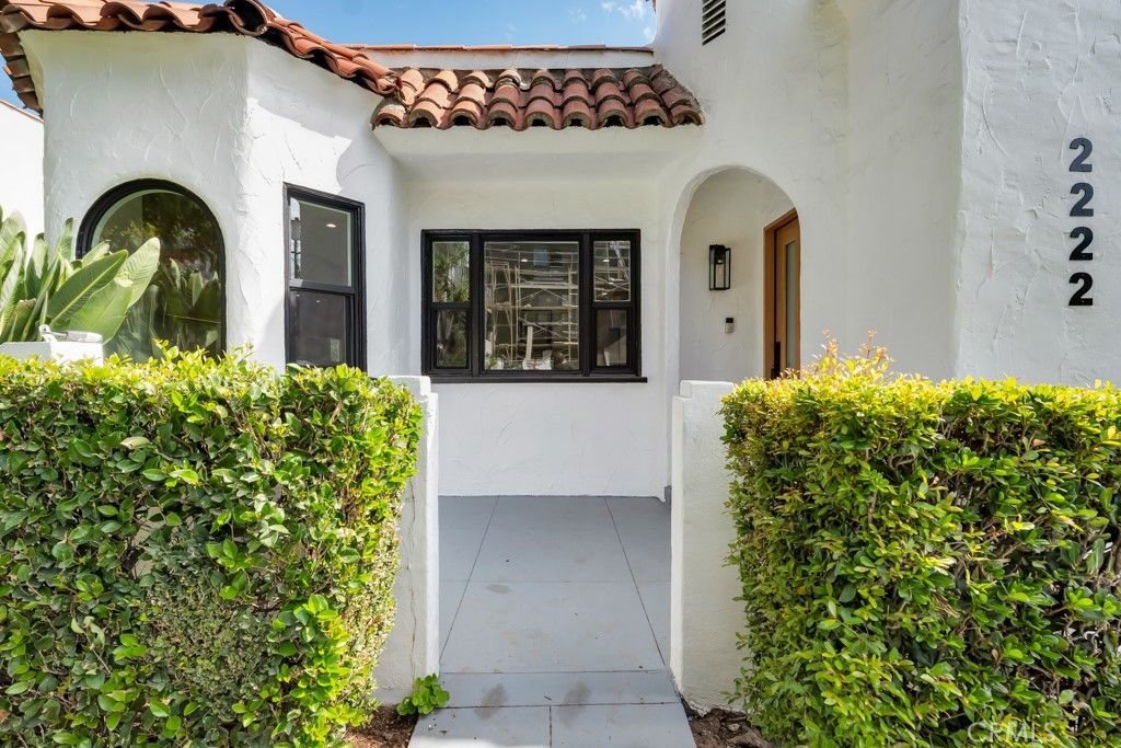 Photo of 2222 Valentine St, Los Angeles, CA 90026 (MLS # SR25229971)