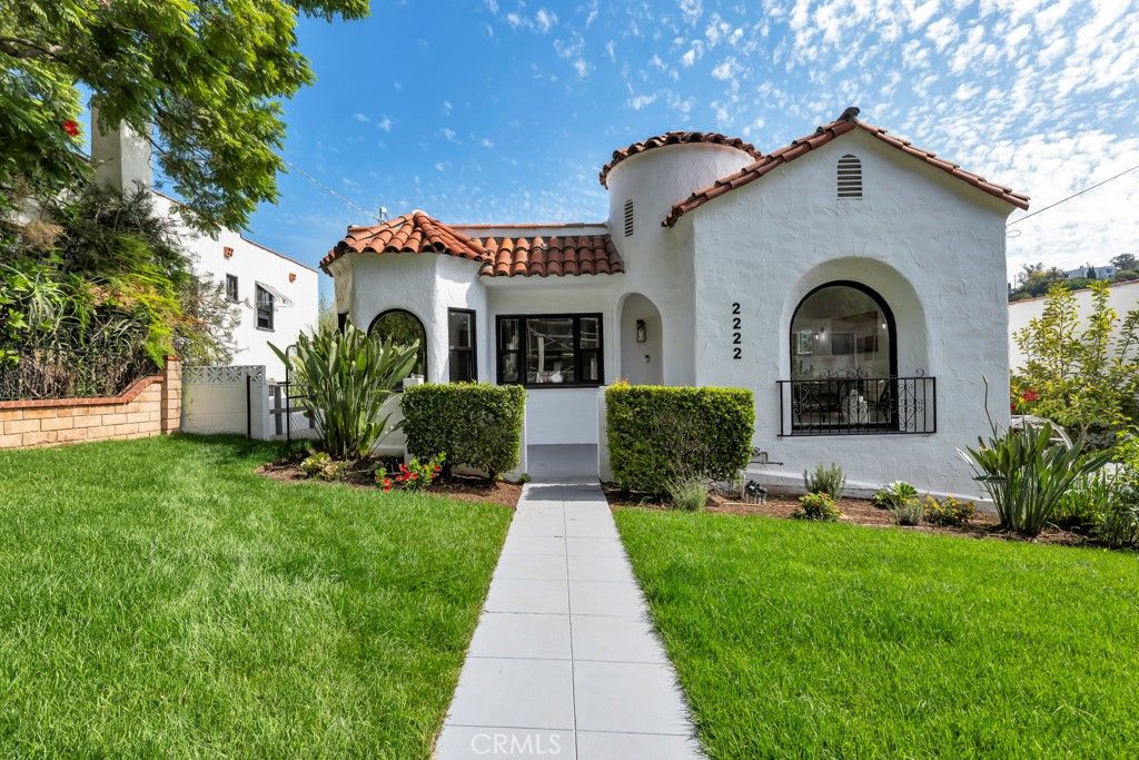 Photo of 2222 Valentine St, Los Angeles, CA 90026 (MLS # SR25229971)