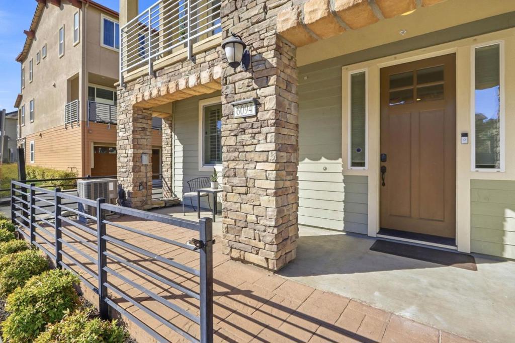 6094 Charlotte Drive