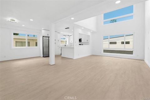 Photo of 603 Jasmine Avenue #1/2, Corona Del Mar, CA 92625 (MLS # PW26107028)