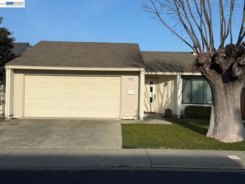 Photo of 4034 Rennellwood Way Way, Pleasanton, CA 94566 (MLS # 41129130)