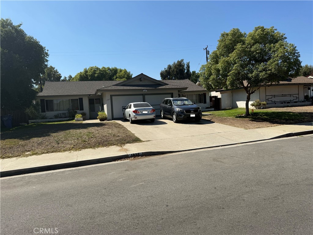 Located in the vibrant city of Pomona, this income-generating duplex presents a fantastic opportunity for investors or homeowners looking for rental potential. Offering two separate units, each featuring two bedrooms and one bathroom, this property provides a total of four bedrooms and two bathrooms across both residences.
Each unit is thoughtfully designed for comfort and functionality, making it an attractive option for tenants or multi-generational living. The layout ensures a bright and inviting atmosphere, with ample living space and practical features throughout.
Situated in a desirable neighborhood, this property is close to shopping, dining, schools, and major freeways, making it convenient for residents and ensuring strong rental demand. Whether you're looking to expand your real estate portfolio or seeking a property with income potential, this duplex in Pomona is an excellent opportunity.