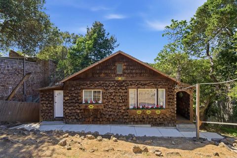 Photo of 76 Fay Avenue, San Carlos, CA 94070 (MLS # ML82039462)