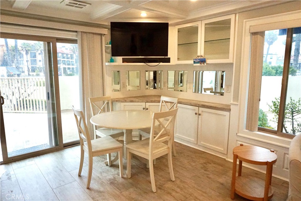 711 Pacific Coast Highway 301