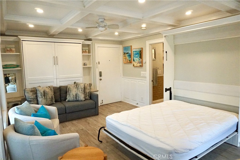 711 Pacific Coast Highway 301