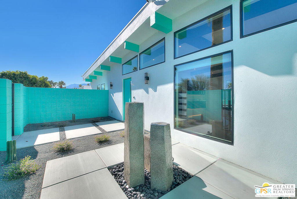 2653 N Kitty Hawk Drive