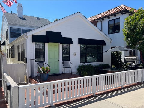 Photo of 315 Diamond Avenue, Newport Beach, CA 92662 (MLS # LG26194588)