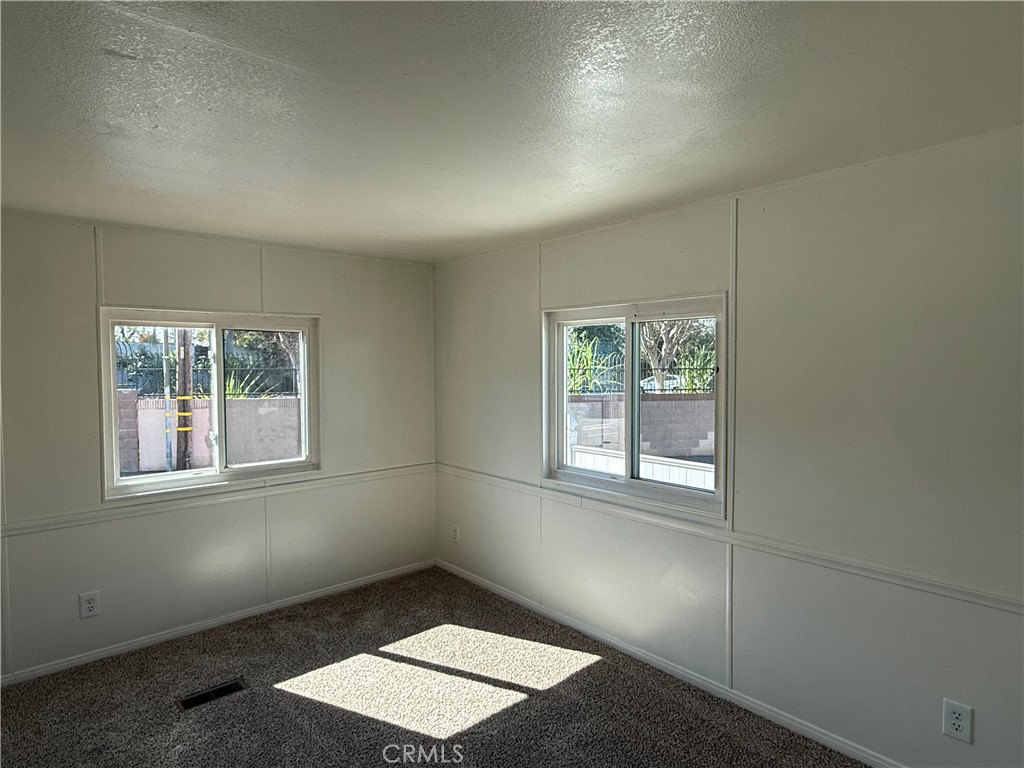 7142 Orangethorpe 17C