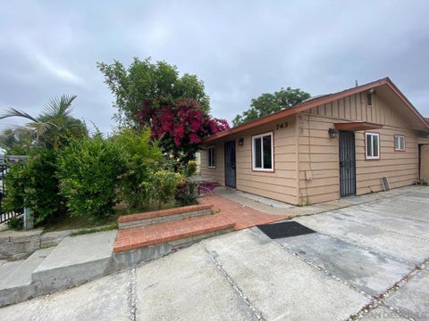 Photo of 743 Park Pl PL, Escondido, CA 92025 (MLS # 260018414SD)