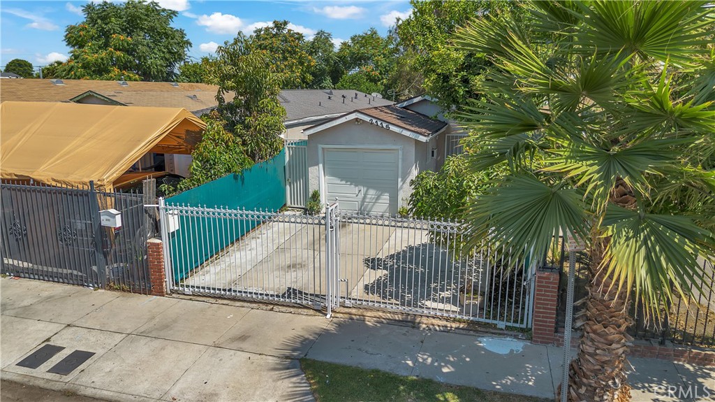 2115 E 114th