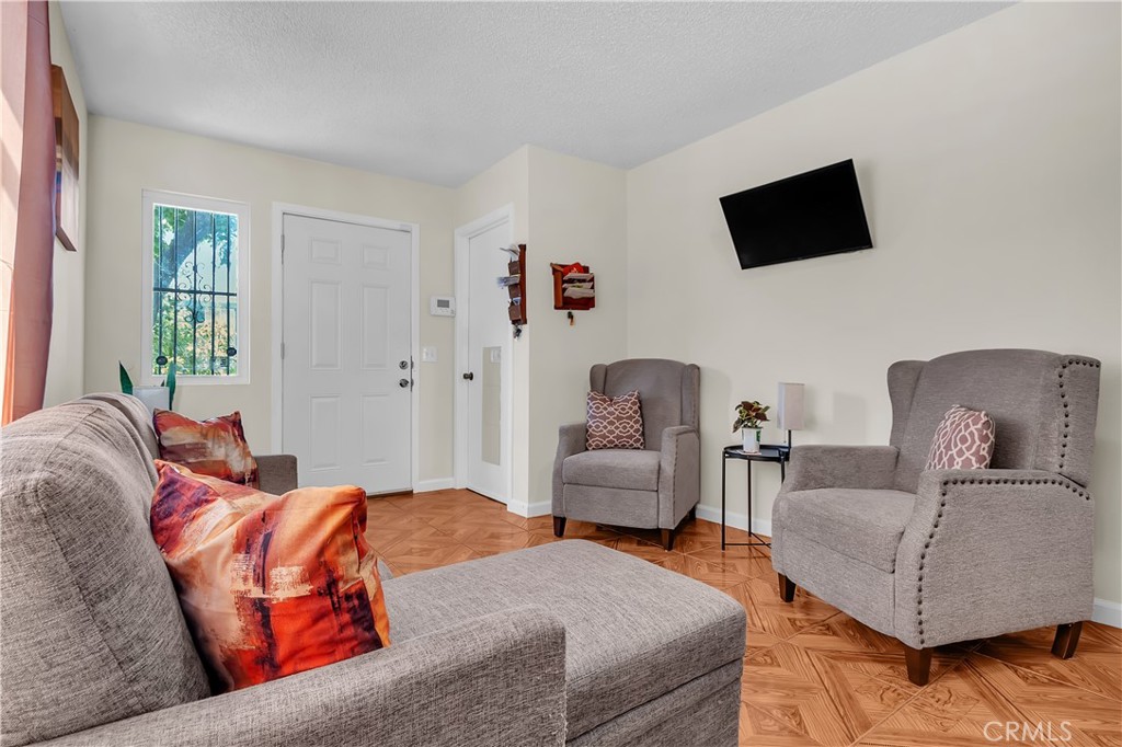 2115 E 114th