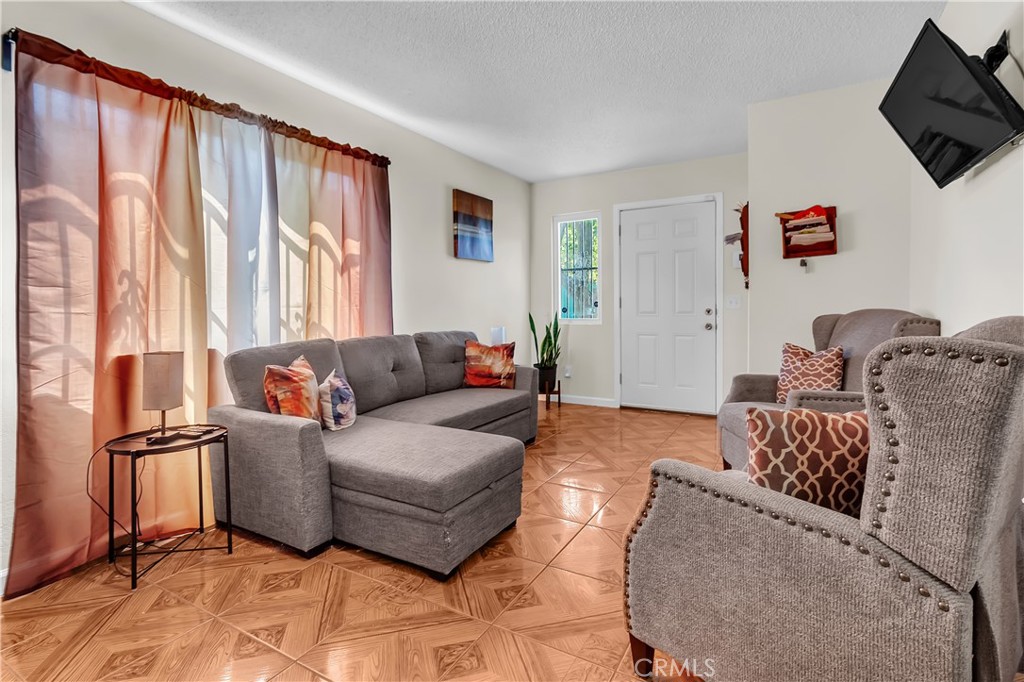 2115 E 114th
