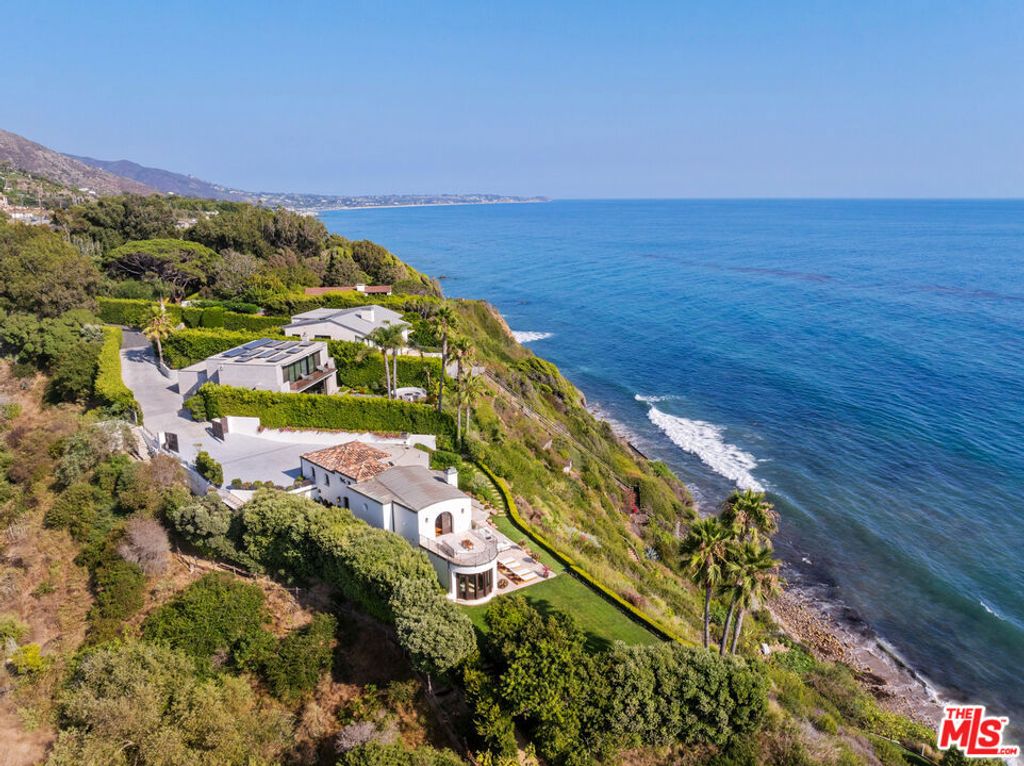 Photo of 32804 Pacific Coast Highway, Malibu, CA 90265 (MLS # 25582807)