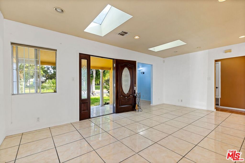 9509 Hildreth Avenue