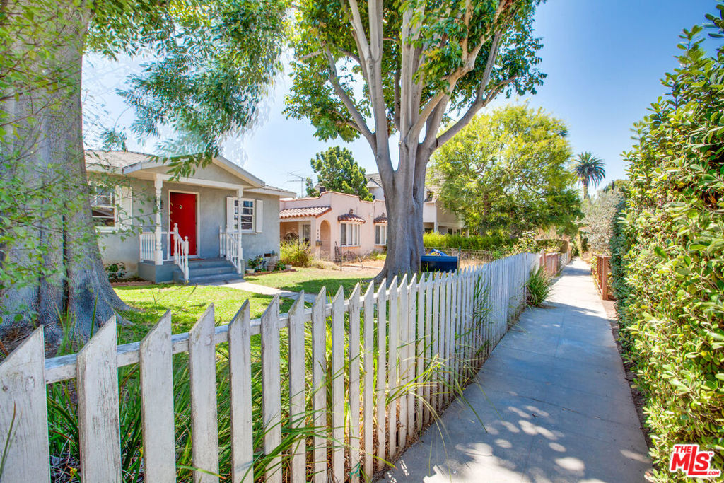 Charming bungalow nestled on a picturesque walk street in Venice, featuring an iconic white picket fence. This standalone home offers complete privacy with both front and back yards exclusively yours. The sunlit interior boasts 2 bedrooms and 1 bathroom, highlighted by beautiful hardwood flooring and a cozy eat-in kitchen. Additional conveniences include an in-unit washer/dryer and dedicated parking for one car. Ideally situated just moments away from Abbot Kinney and the beach.