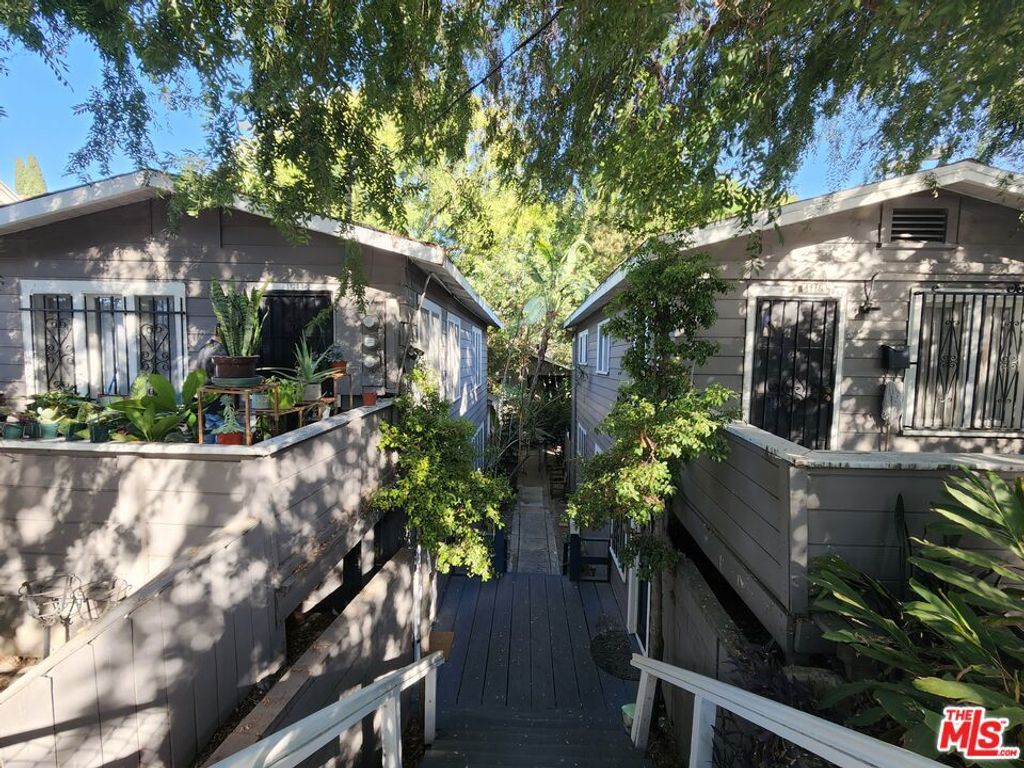 Photo of 1118 Sanborn Avenue, Los Angeles, CA 90029 (MLS # 25609069)