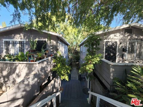 Photo of 1118 Sanborn Avenue, Los Angeles, CA 90029 (MLS # 25609069)