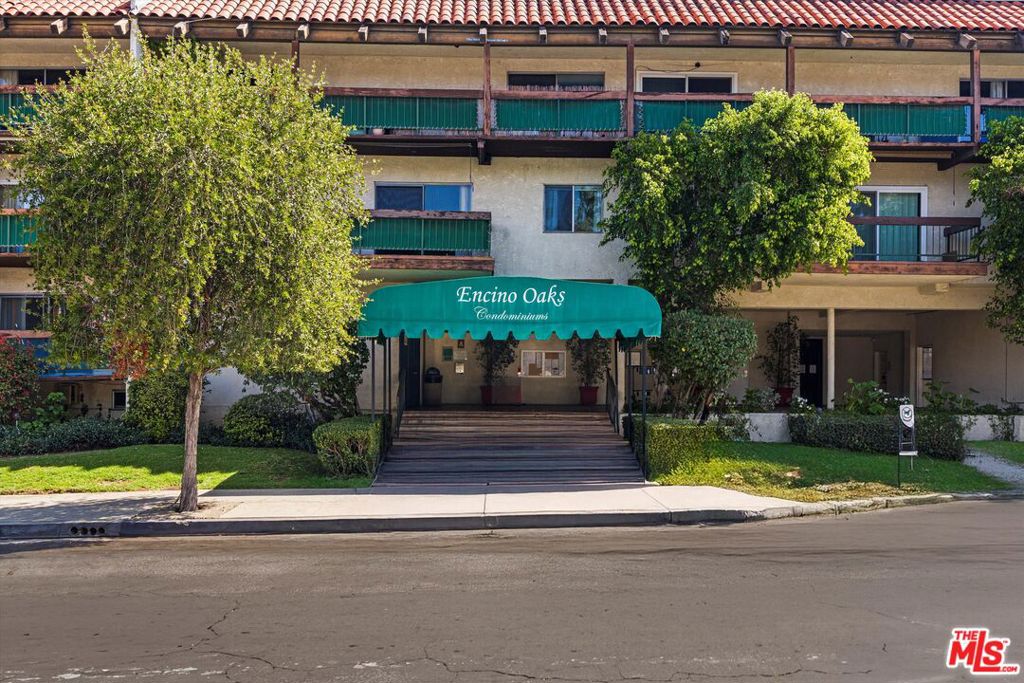 Welcome to this beautifully appointed 1-bedroom, 1-bathroom condo in the desirable neighborhood of Encino. Perfect for those seeking a comfortable and convenient living space, this home features a spacious layout with abundant natural light, brand-new carpets, and a private balcony ideal for relaxing and enjoying the views. Enjoy resort-style amenities right at your doorstep, including a refreshing pool, relaxing spa, fully-equipped gym, BBQ area for entertaining, and a tennis court for active days outdoors. With its prime location, you'll have easy access to local shopping, dining, and entertainment, all while enjoying the peace and tranquility of this serene community. Don't miss out! Schedule a tour today and make this beautiful condo your new home!