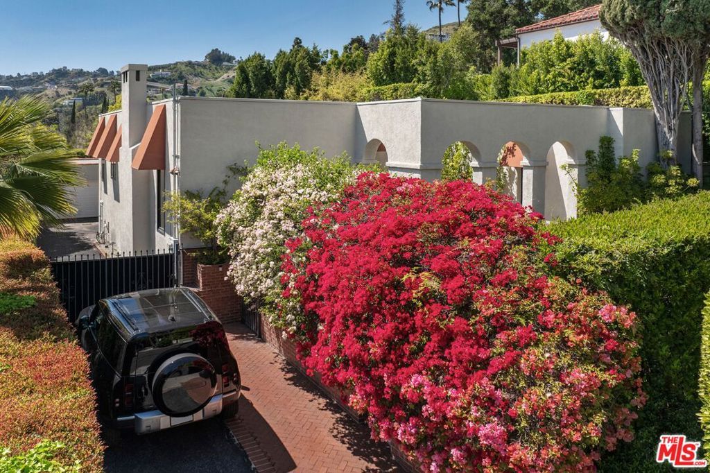 Photo of 1737 N Vista Street, Los Angeles, CA 90046 (MLS # 25593509)