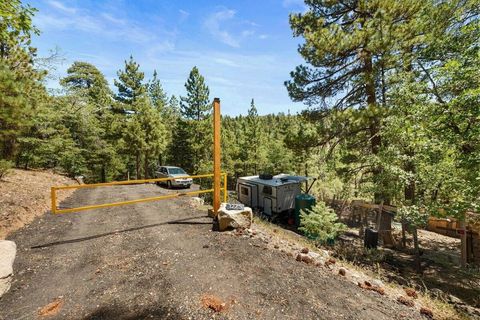 Photo of 1275 Fawnskin Drive, Fawnskin, CA 92333 (MLS # 219140281PS)
