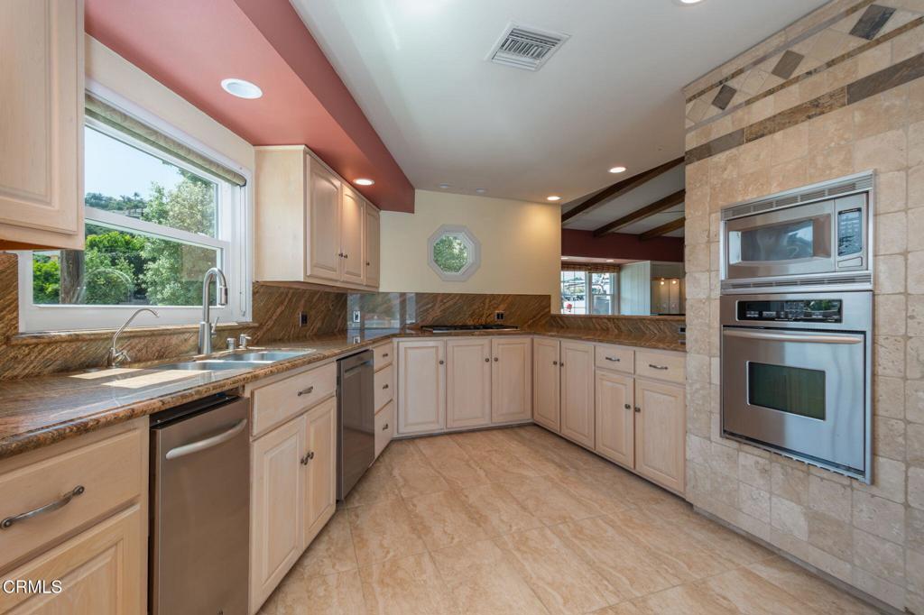 942 Loma Vista Place