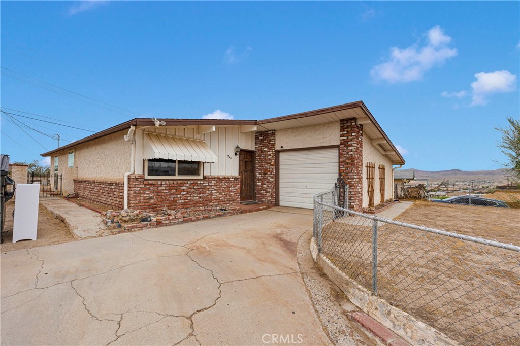 Welcome to 540 Frances Dr, this single-story home with plenty of charm and potential. Nestled in a quiet neighborhood with easy access to I-15 and Main St, this home offers convenience in a quiet residential neighborhood. Just minutes from schools, shopping, and dining while keeping a peaceful residential vibe.
Inside, you’ll find a comfortable layout with spacious living areas, bright natural light, and room to make it your own. Outside, the lot provides both privacy and space for gatherings, pets, or future improvements.
Whether you’re a first-time buyer, downsizing, or investing, this home is priced to move and ready for its next chapter.