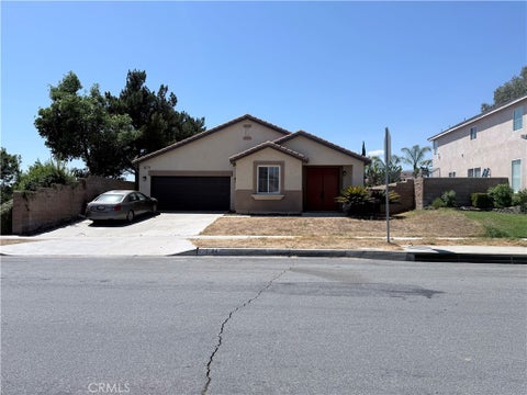 Photo of 7194 Almeria AVE, Fontana, CA 92336 (MLS # IV26191563)