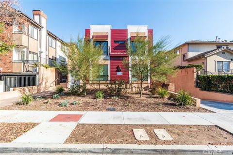 Photo of 1212 Viola Avenue #103, Glendale, CA 91202 (MLS # GD26076420)