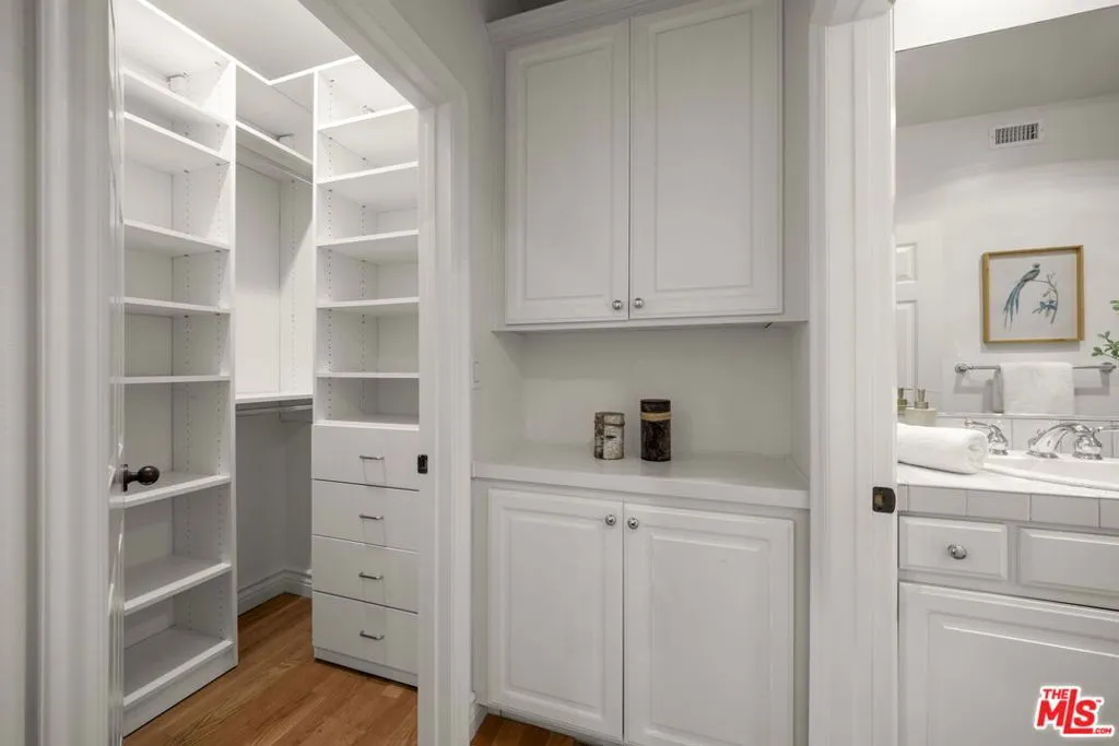 Los Angeles, California 90048, United States, 2 Bedrooms Bedrooms, ,3 BathroomsBathrooms,Residential,Active,184802